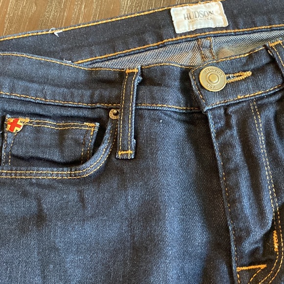 Hudson mid rise skinny ladies denim in size 25 with raw hem. - Picture 5 of 12